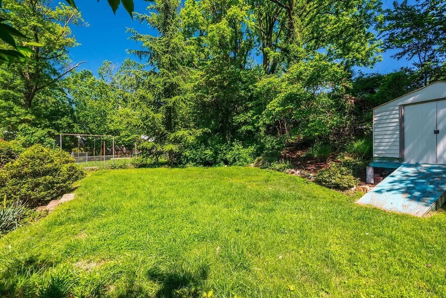 Building Photo - 3317 Glenway Dr