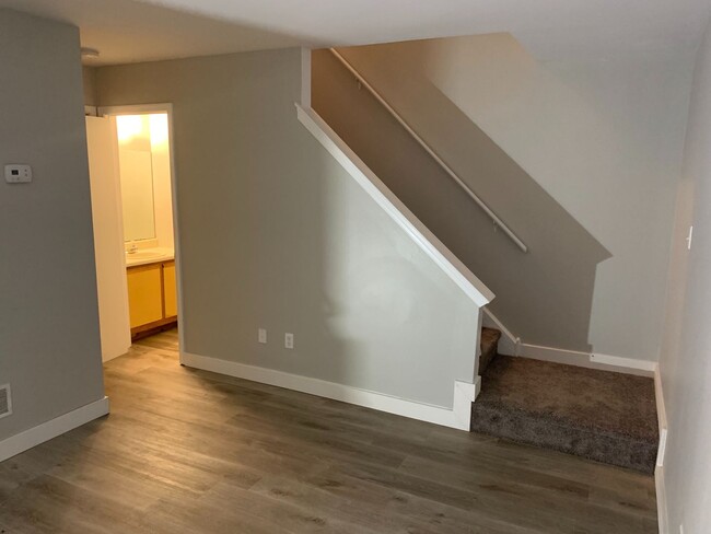 Building Photo - Updated 2 bedrooms, 2.5 bathroom, 2 story ...