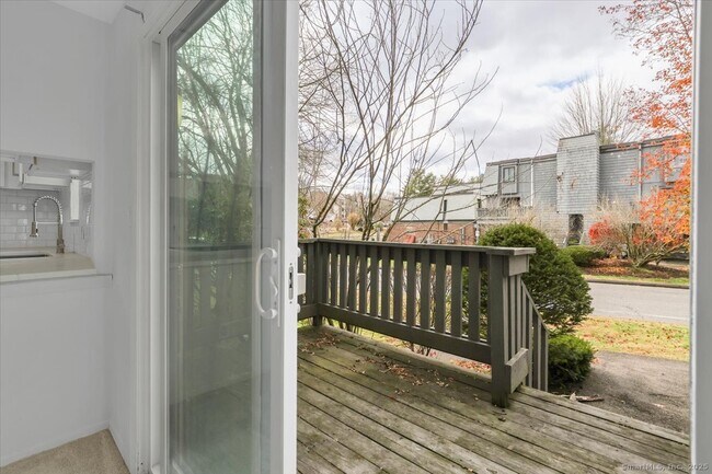 Building Photo - 3 Trolley Crossing Ln