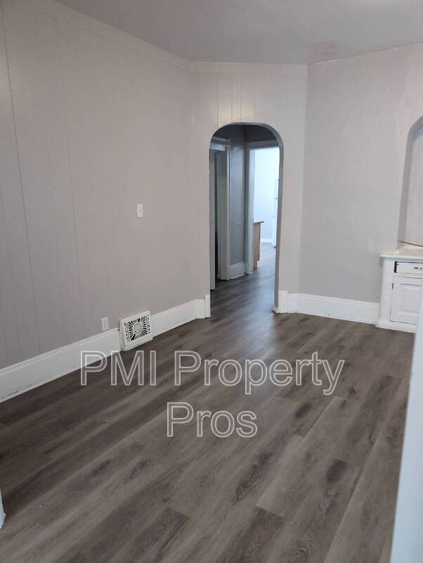 Building Photo - 2132 N 40th St