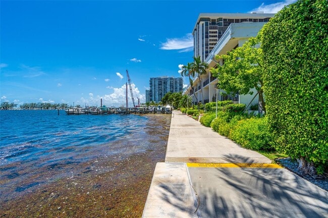 Building Photo - 1915 Brickell Ave