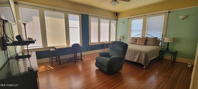 Building Photo - 133 Hopkins Blvd