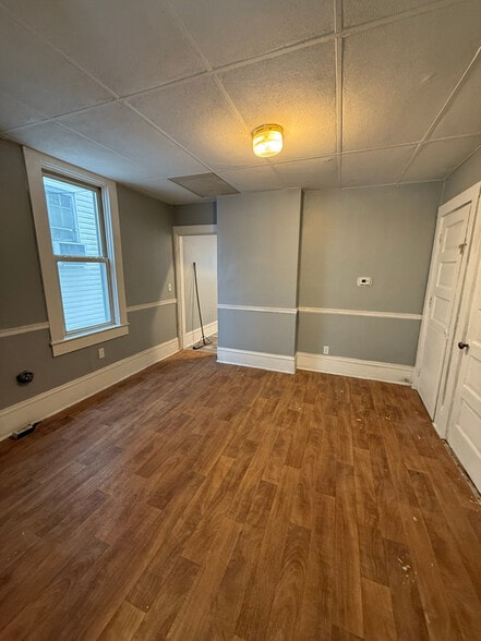 Building Photo - 831 S Lawn Ave
