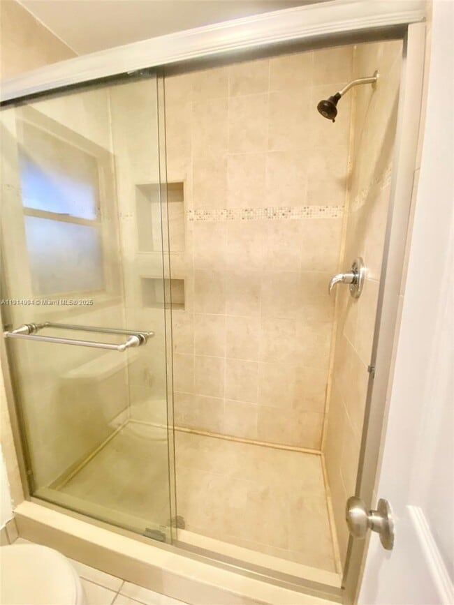 Building Photo - 6568 SW 41st Pl