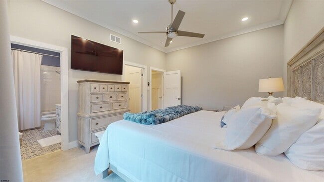 Building Photo - 404 21st St S