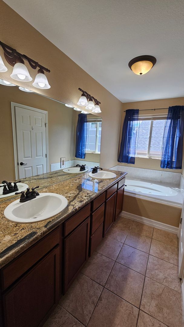 Building Photo - 13952 E 107th Ave