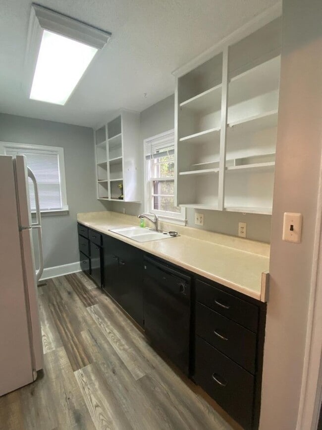 Building Photo - Fabulous Black Mountain Location!