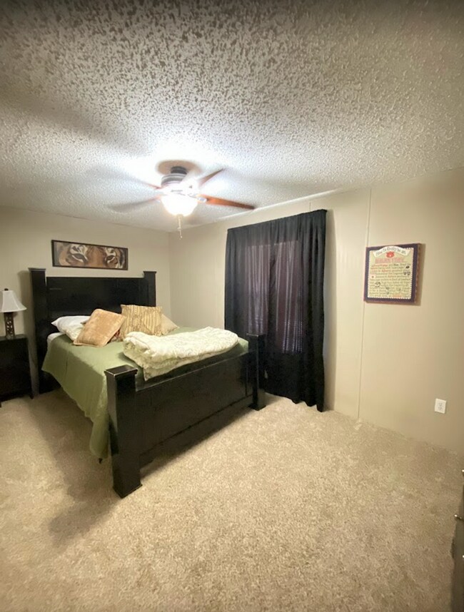 Building Photo - 3 Bedroom/ 2 Bathroom Mobile Home with a f...