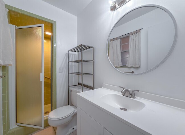 Building Photo - 307 Sweetbriar Dr