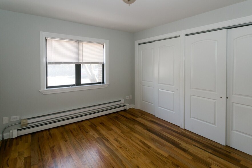 Building Photo - 696 Elm Pl