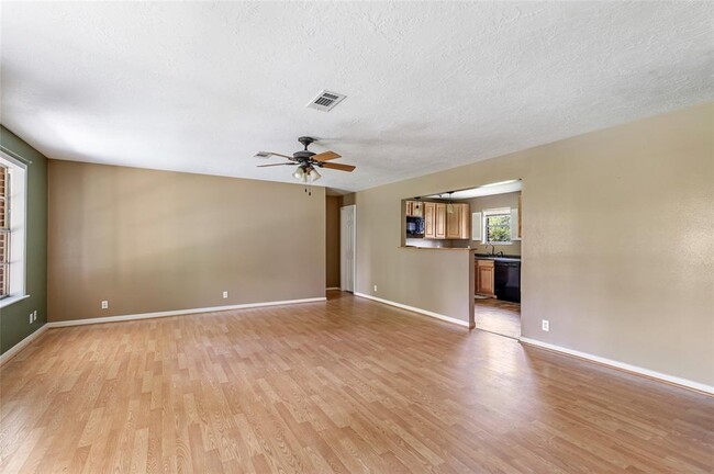 Building Photo - 27311 Kingport Dr