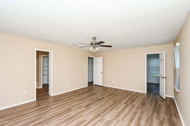 Building Photo - 7160 Little Mohican Dr