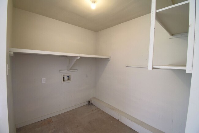 Building Photo - 5936 Cherry Loop