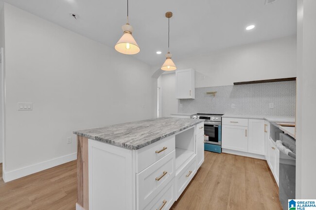 Building Photo - 1720 34th Pl N