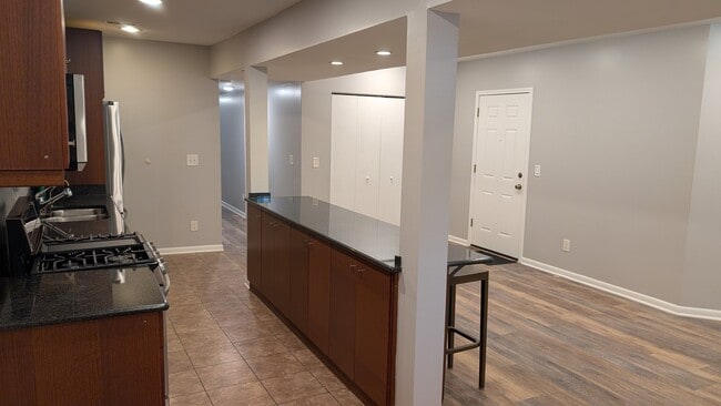 Building Photo - 429 E 45th Pl