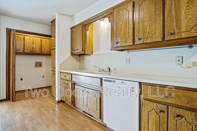 Building Photo - 8910 Oak Valley Dr