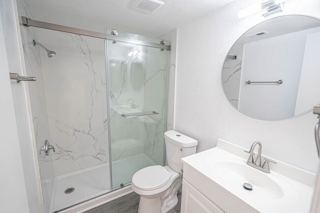 Building Photo - Remodeled 2 Bedroom Condo for Rent in Newhall!