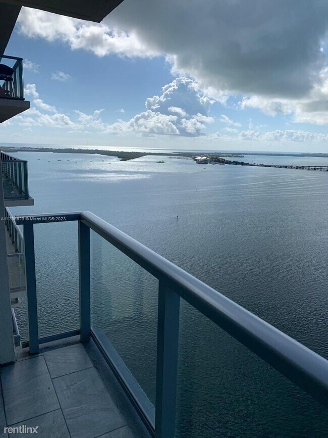 Building Photo - 2 br, 2 bath Condo - 1155 Brickell Bay Dr