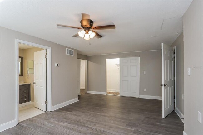 Building Photo - 1960 Cecil St