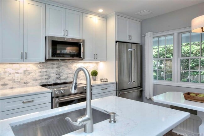 Building Photo - 1 Otter Trail