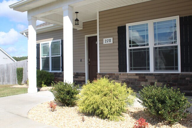 Building Photo - 228 Planters Ridge Dr