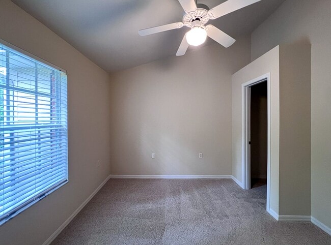 Building Photo - Beautiful 3 Bedroom Condo in the Links wit...