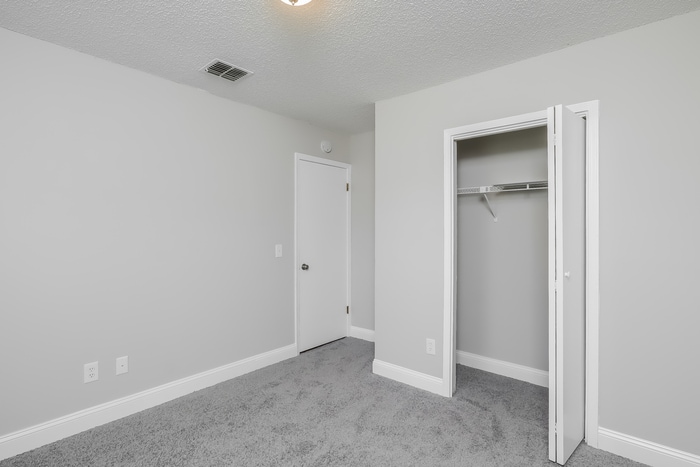 Building Photo - 2386 Dundee Ct E