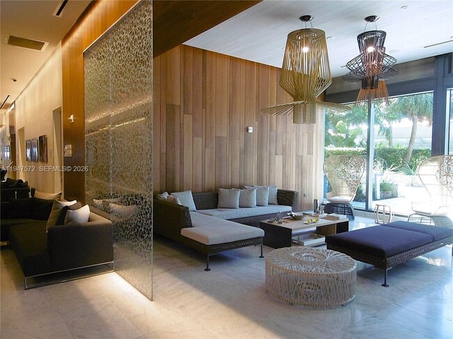 Building Photo - 68 SE 6th St