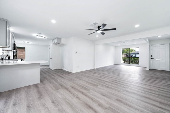 Building Photo - 7607 Grape St