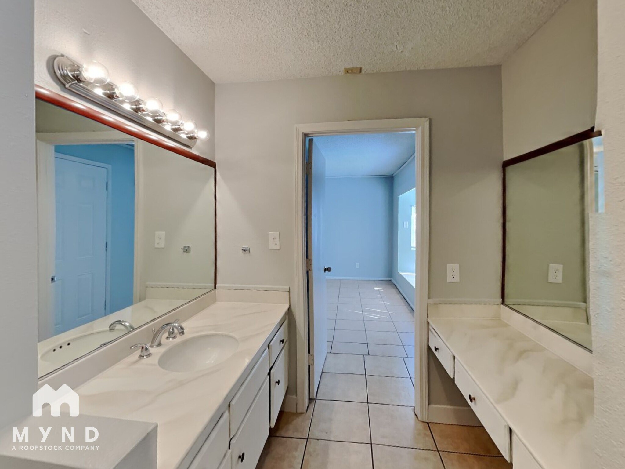 Building Photo - 2001 Verdinal Dr