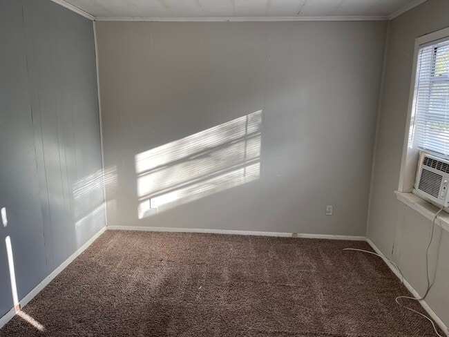 Building Photo - DOWNTOWN 1BR /1BA