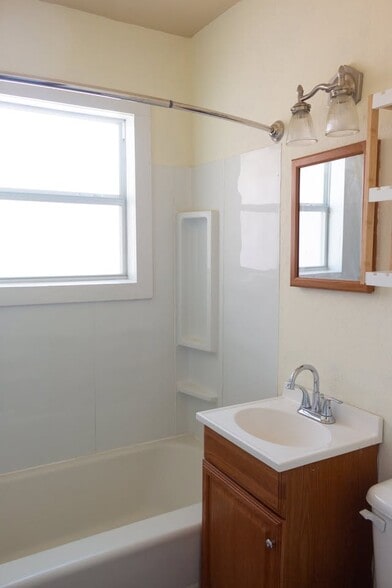 Building Photo - 908 W Avenue H