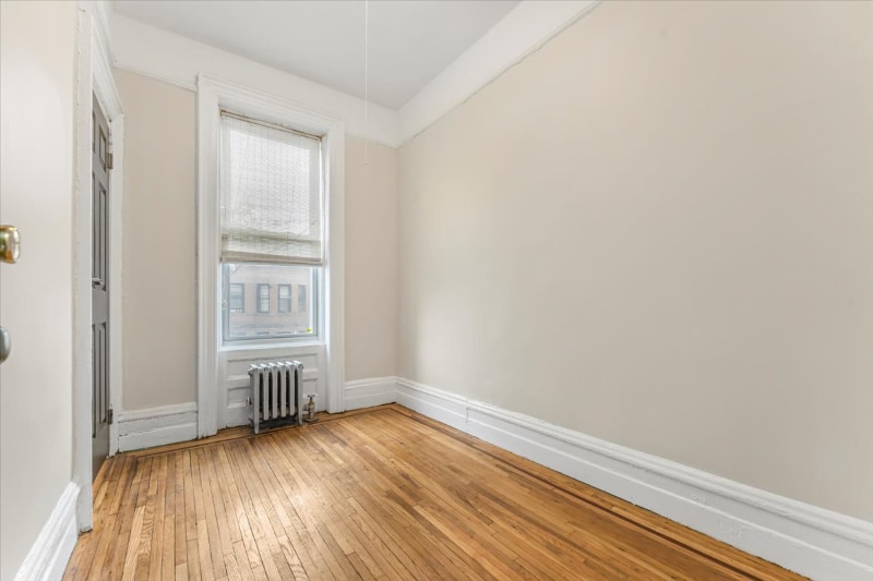Building Photo - 952 E 156th St