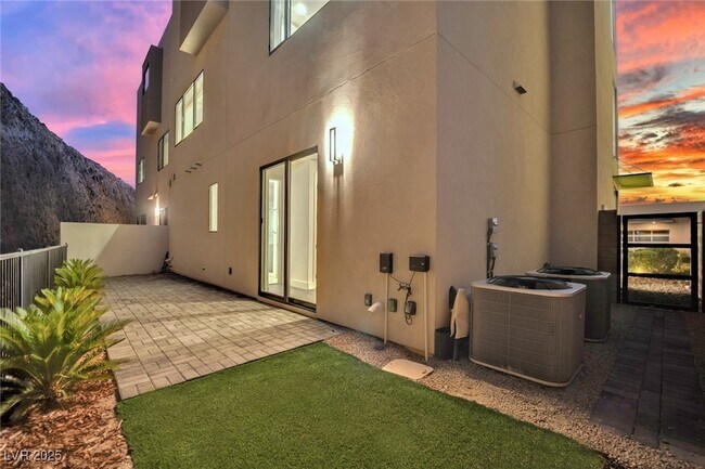Building Photo - 378 Tranquil Peak Ct