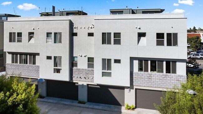 Building Photo - Superior Point