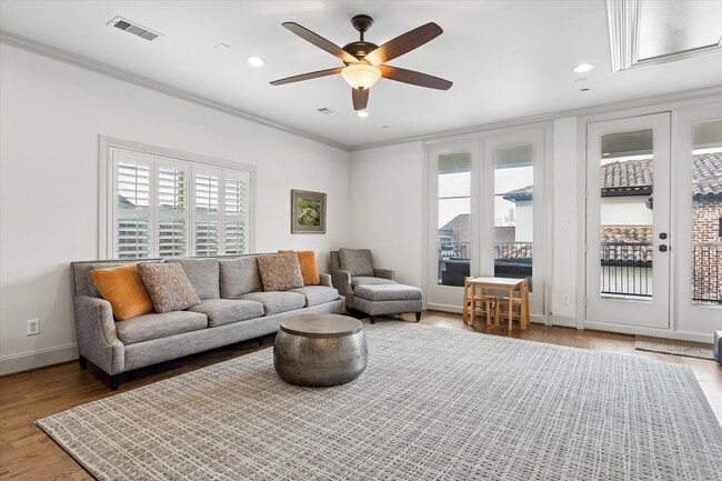 Building Photo - 1521 Oakdale St