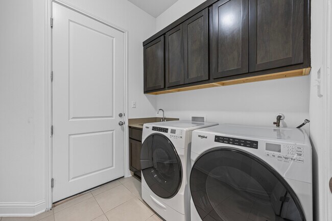 Building Photo - 567 Pecos River Xing