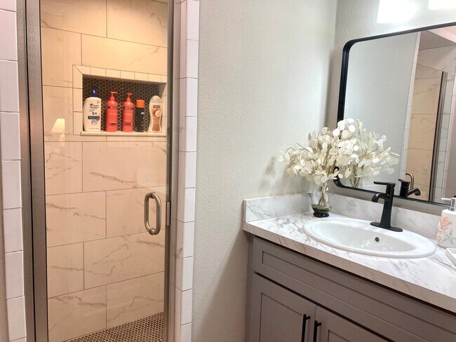 Building Photo - Completely remodeled waterfront condo!