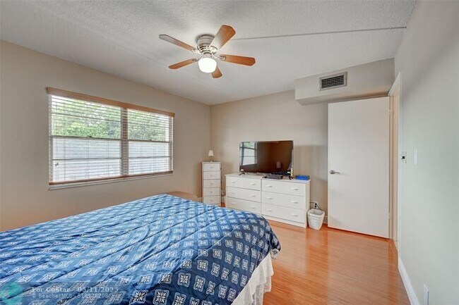 Building Photo - 2102 Lucaya Bend