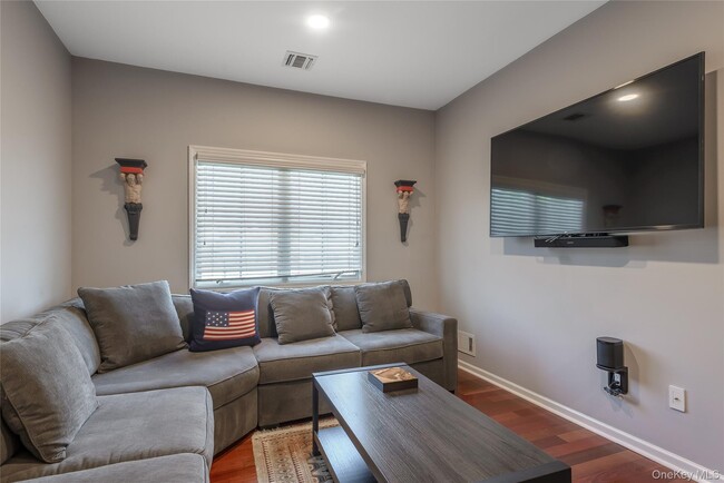 Building Photo - 330 Maple Ave