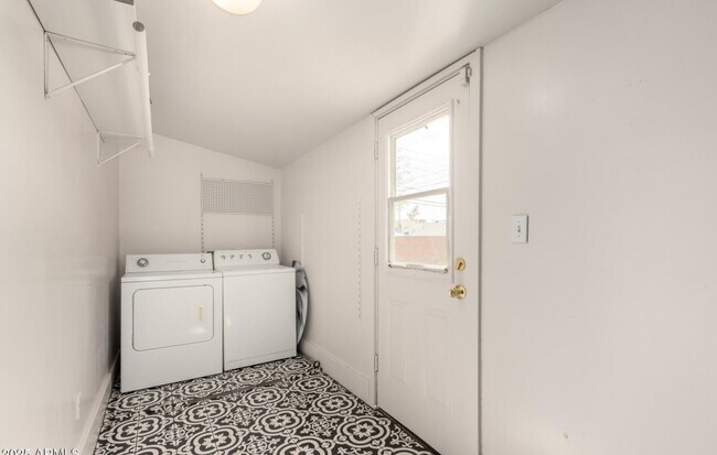 Building Photo - 1505 W Pierce St