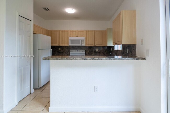Building Photo - 1475 SE 24th Ct