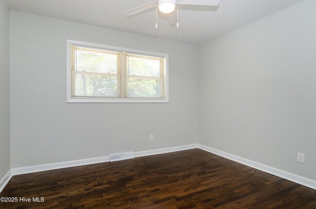 Building Photo - 548 Antietam Dr