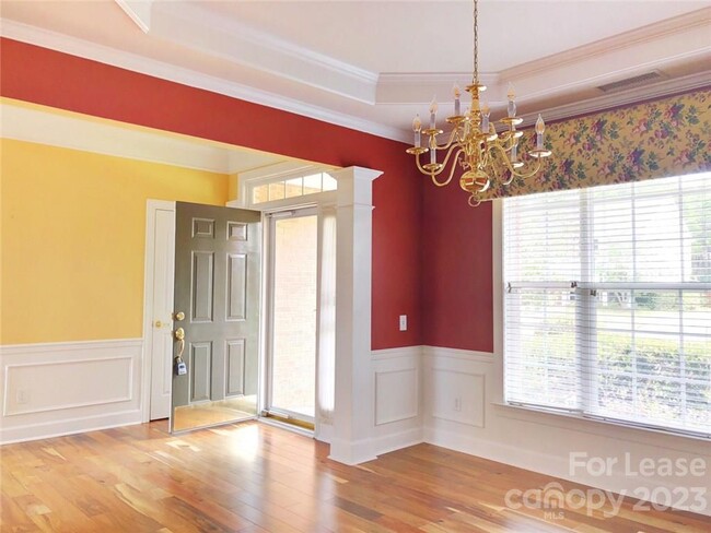 Building Photo - 11106 Knight Castle Dr