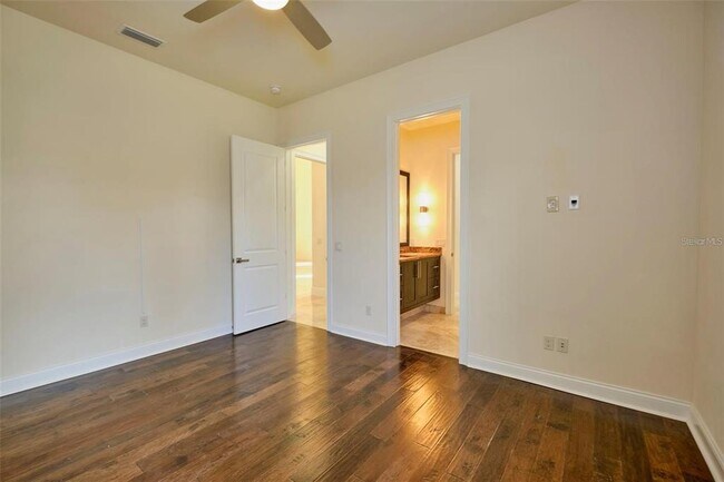 Building Photo - 8604 SW 31st Ave