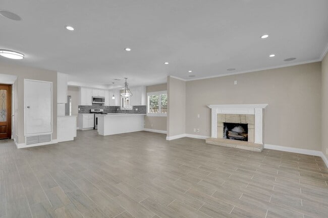 Building Photo - Fully Remodeled 4-Bedroom Single-Story ADU...