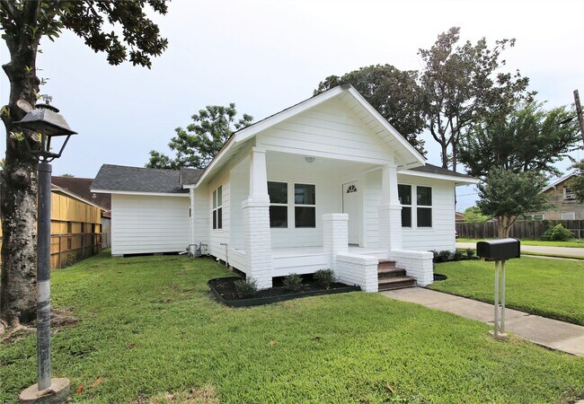 Primary Photo - 5402 Texas St