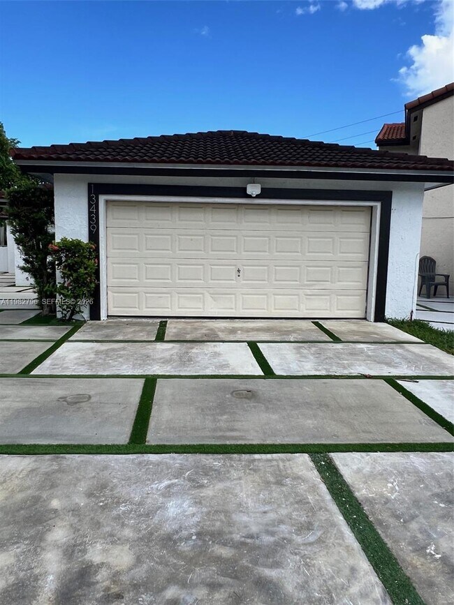 Building Photo - 13439 SW 8th Ln