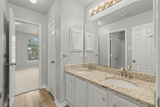 Building Photo - 14810 Cantwell Bend