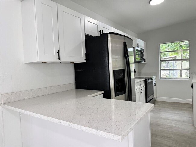 Building Photo - 906 San Domingo Rd